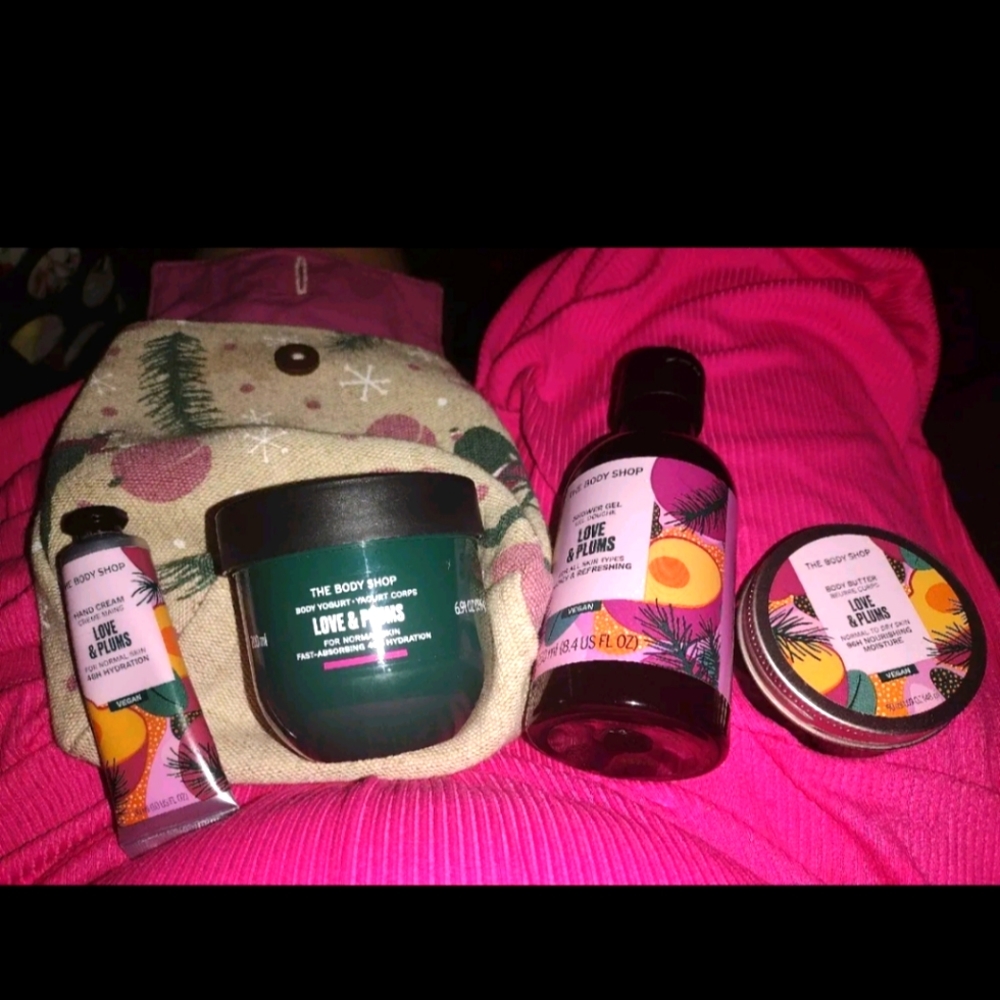 Love and plums the body shop set